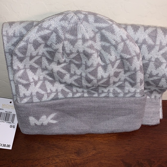 MICHAEL KORS BRAND NEW WITH TAGS SPARKLE LOGO MATCHING HAT & SCARF SET - Picture 6 of 8